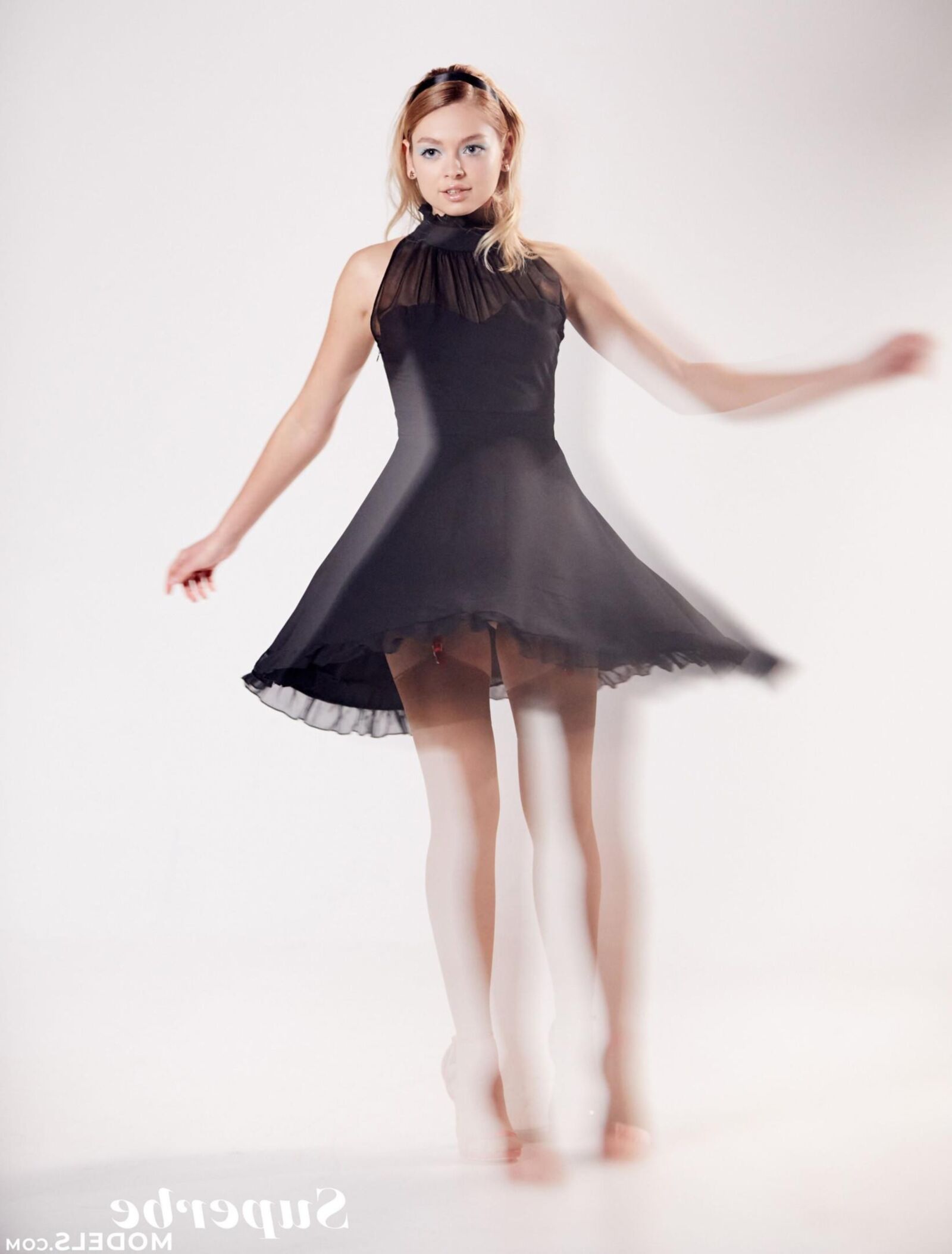 Dolly Haas Red Echo por Superbemodels