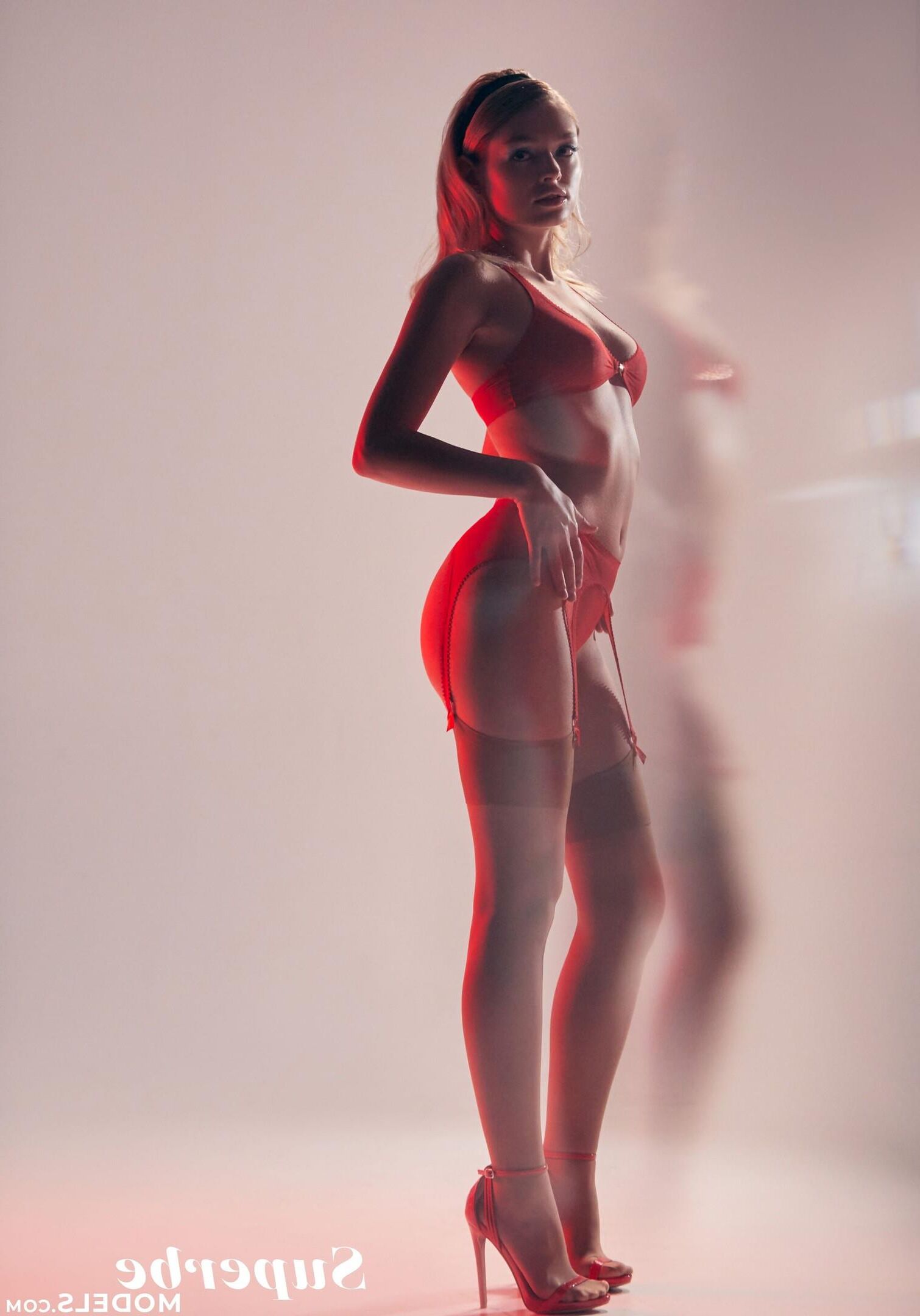 Dolly Haas Red Echo por Superbemodels