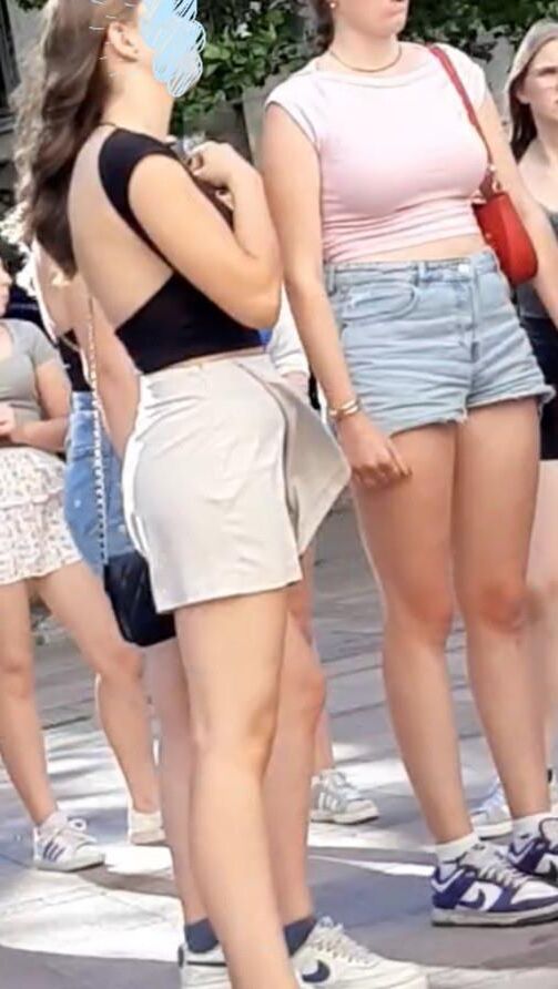 Streetgirls in shorts 