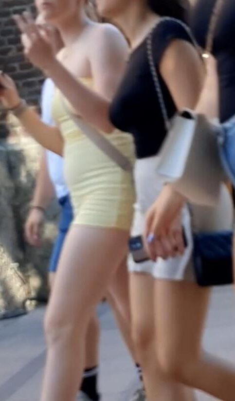 Streetgirls in shorts 