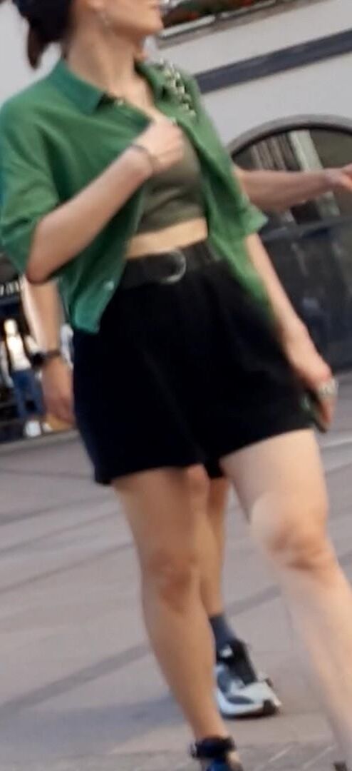 Streetgirls in shorts 