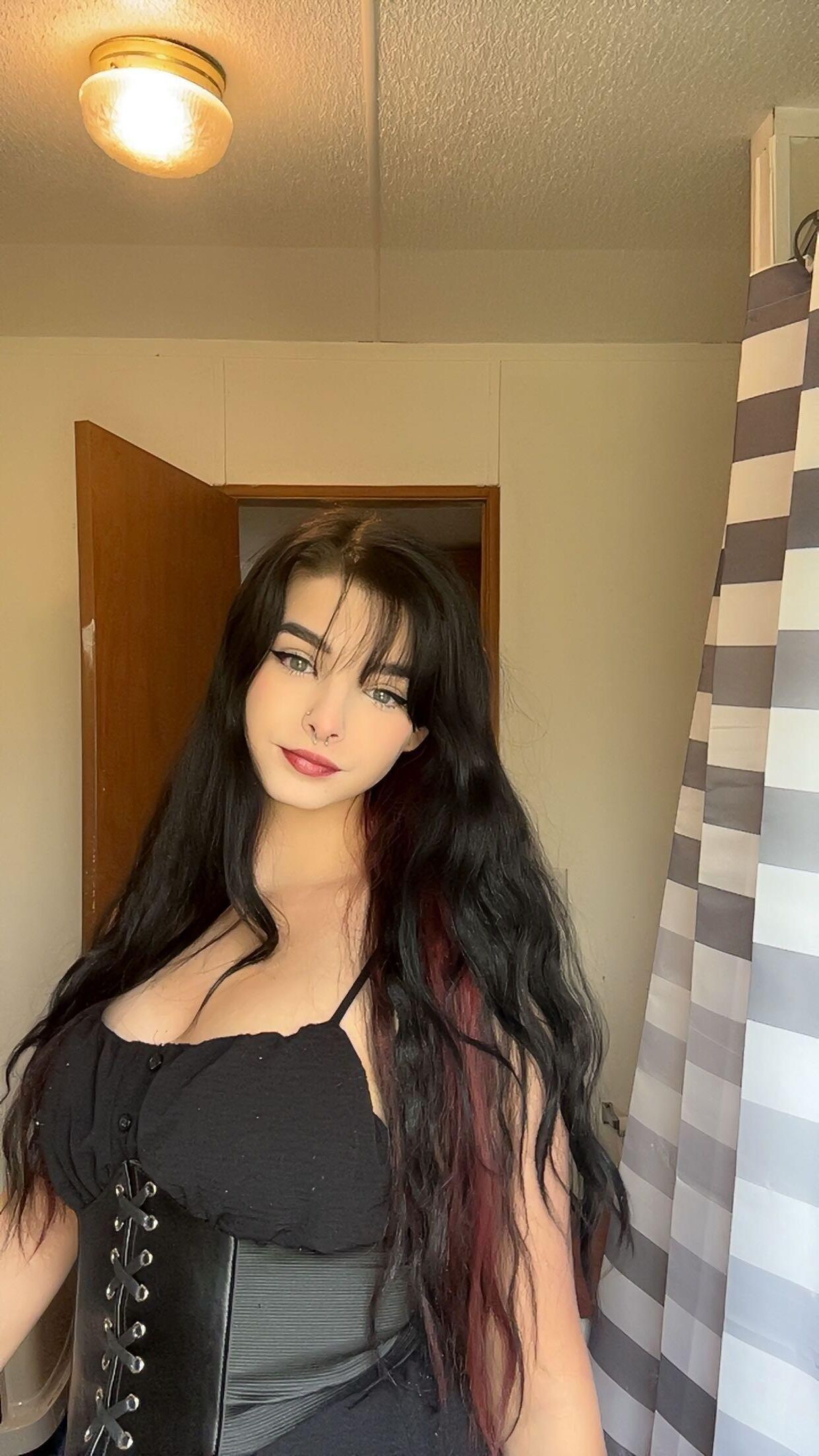 [Nn] yo Seller Slut Tiffany Anne имеет отличную стойку