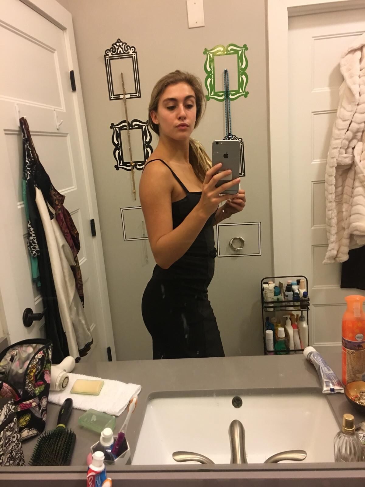 Hot girl mirror selfie nudes 