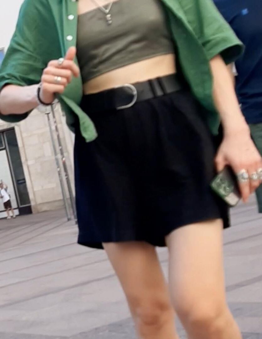 Streetgirls in shorts 