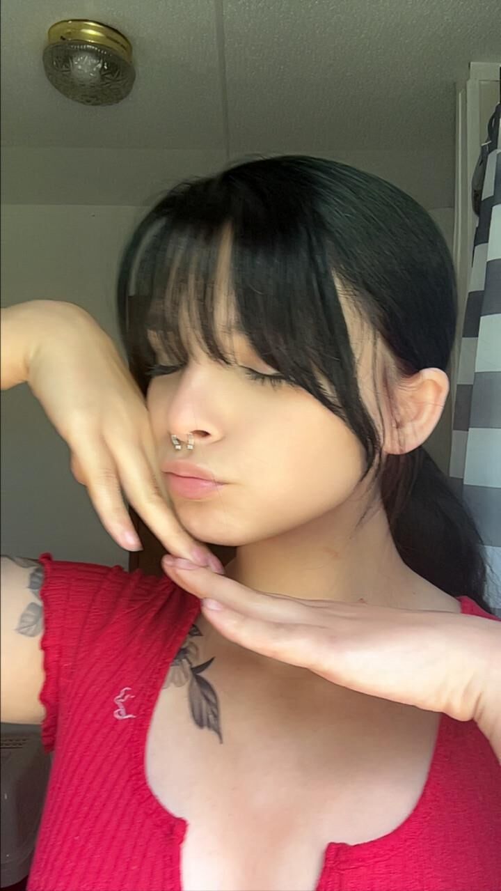 [Nn] yo Seller Slut Tiffany Anne имеет отличную стойку