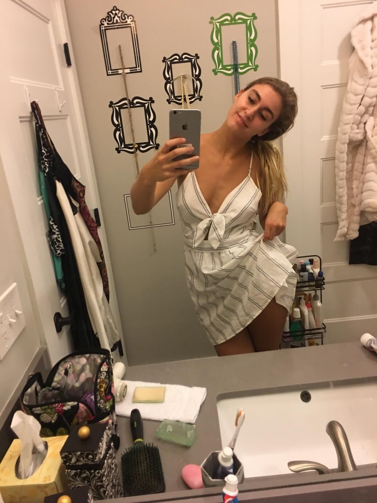 Hot girl mirror selfie nudes 