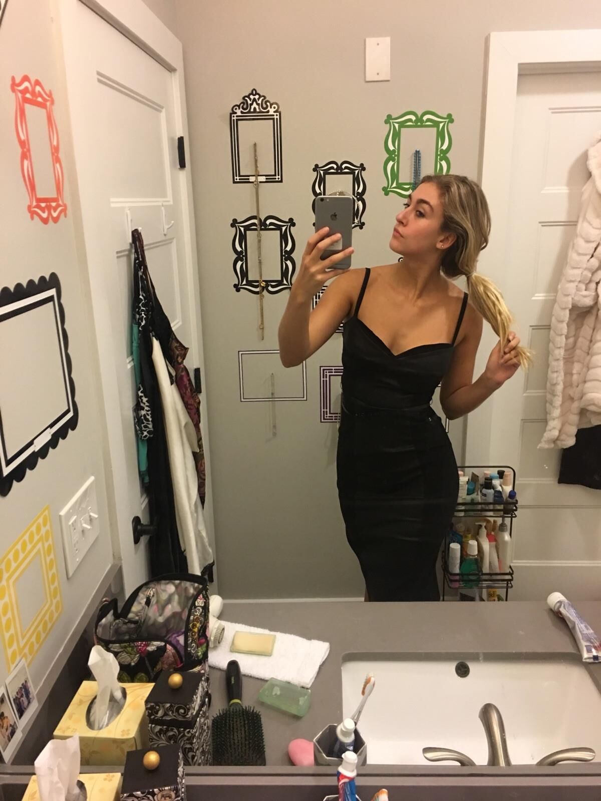 Hot girl mirror selfie nudes 