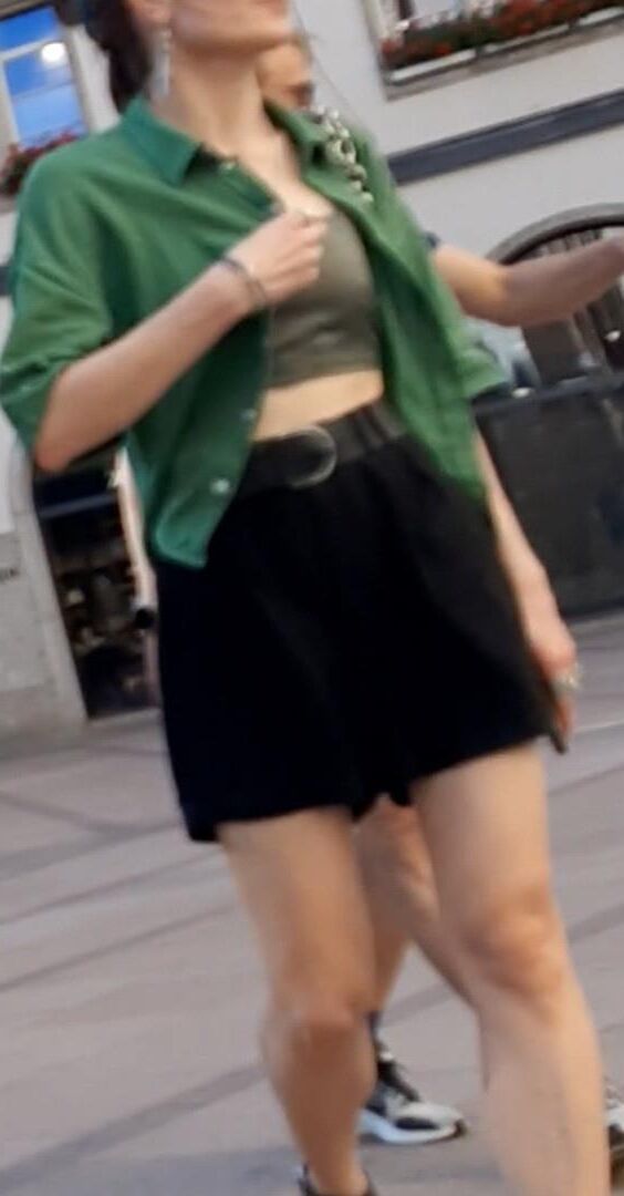 Streetgirls in shorts 