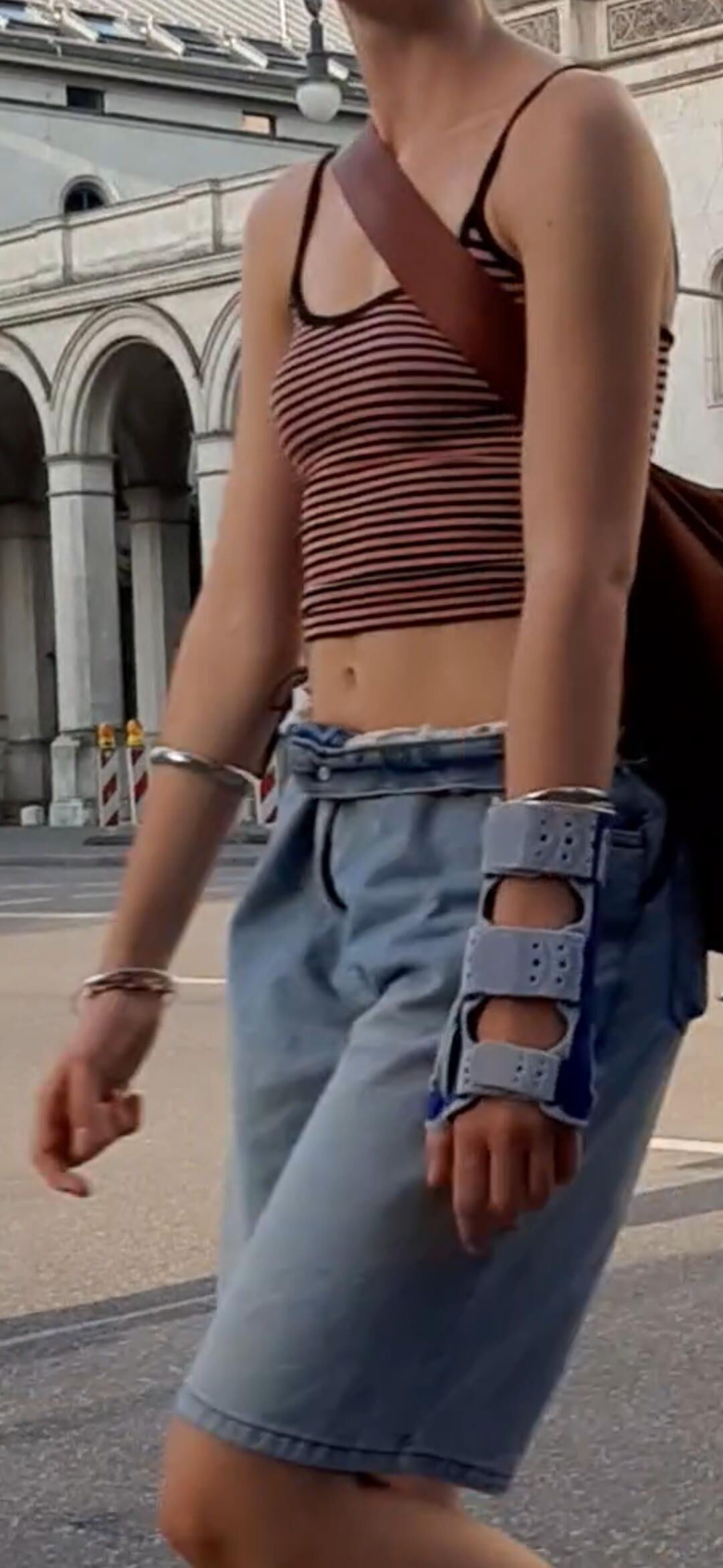 Braless Streetgirls 