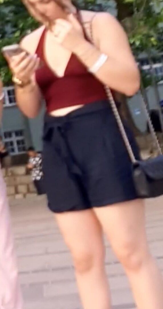Streetgirls in shorts 