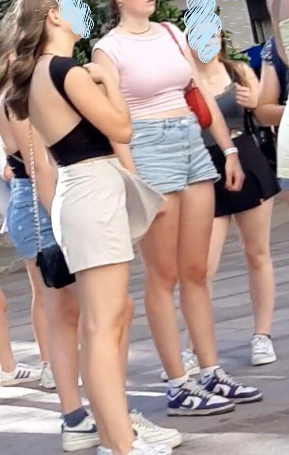 Streetgirls in shorts 