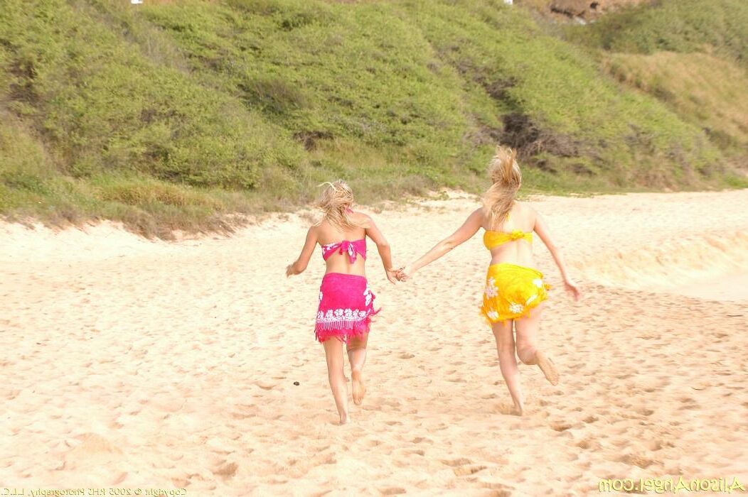 Alison e Lia Blonde Beauties