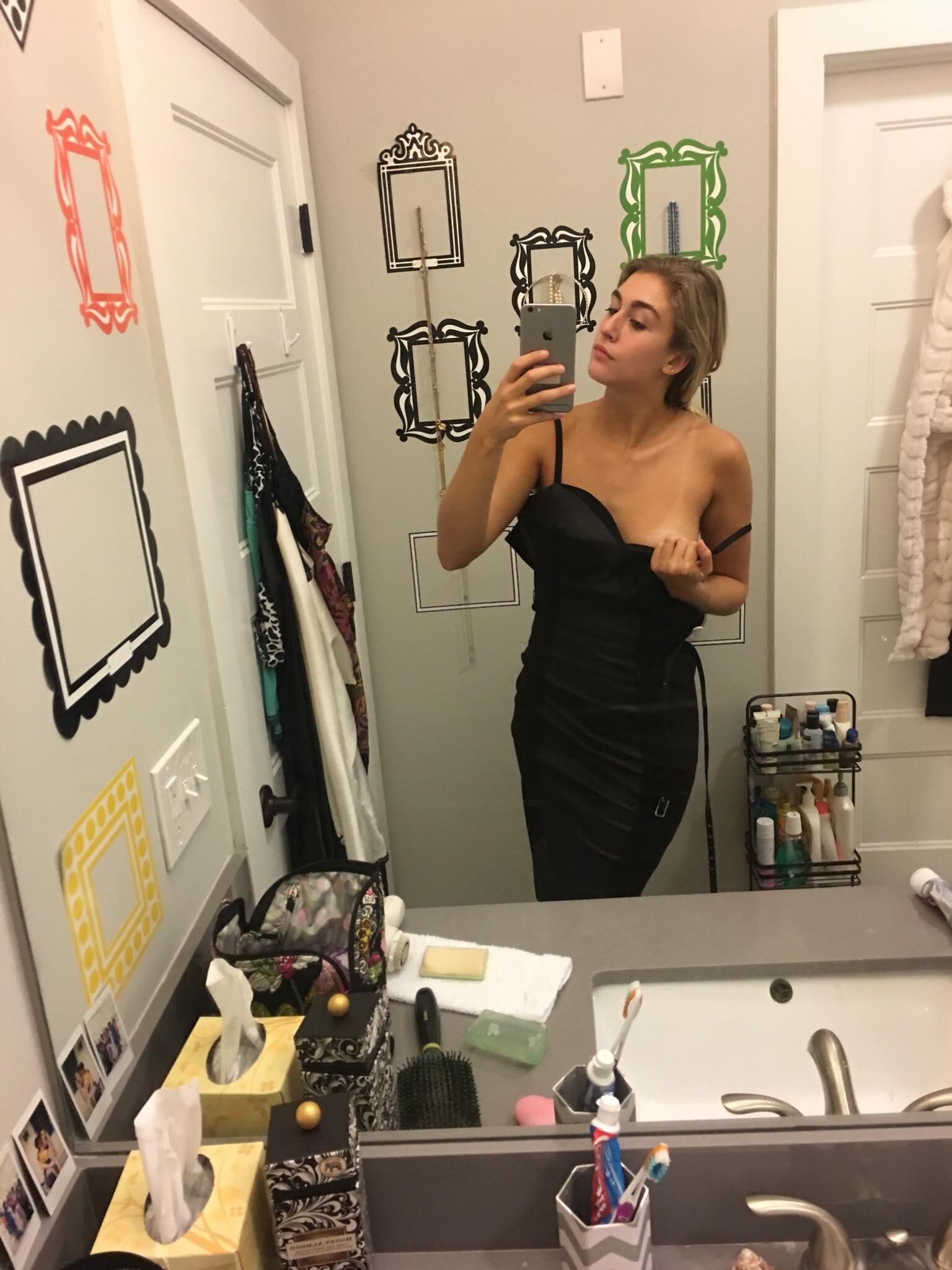 Hot girl mirror selfie nudes 
