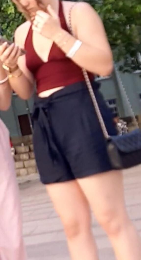 Streetgirls in shorts 