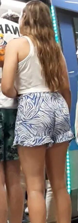 Streetgirls in shorts 