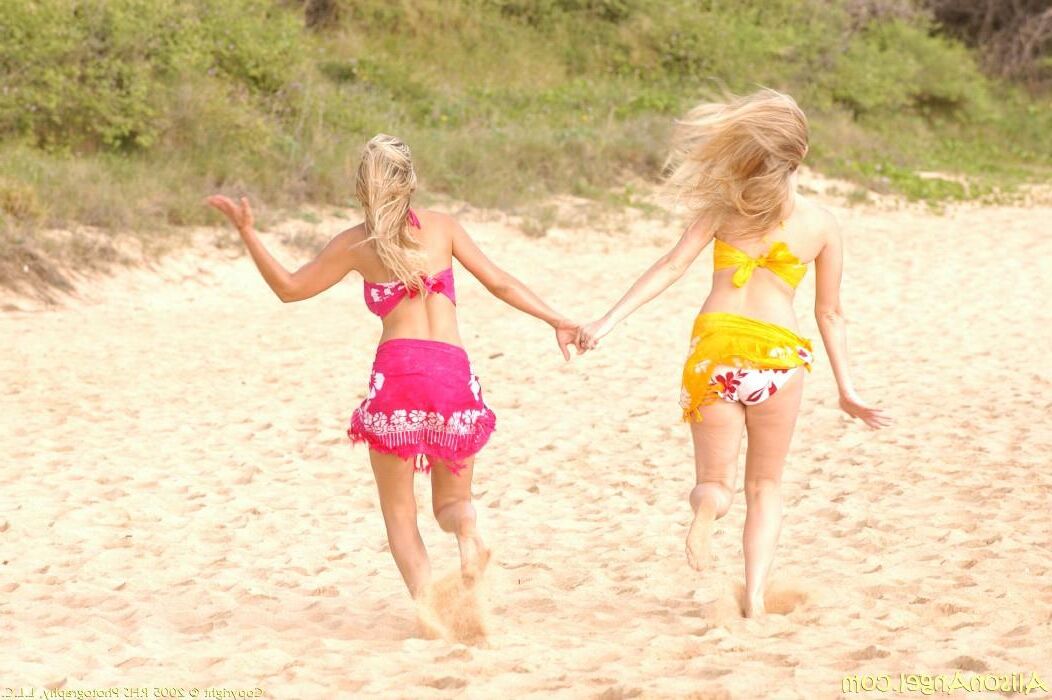 Alison e Lia Blonde Beauties