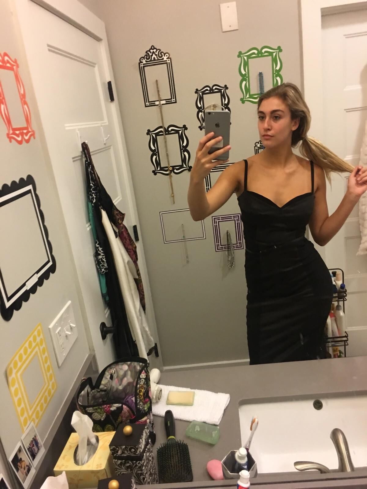 Hot girl mirror selfie nudes 