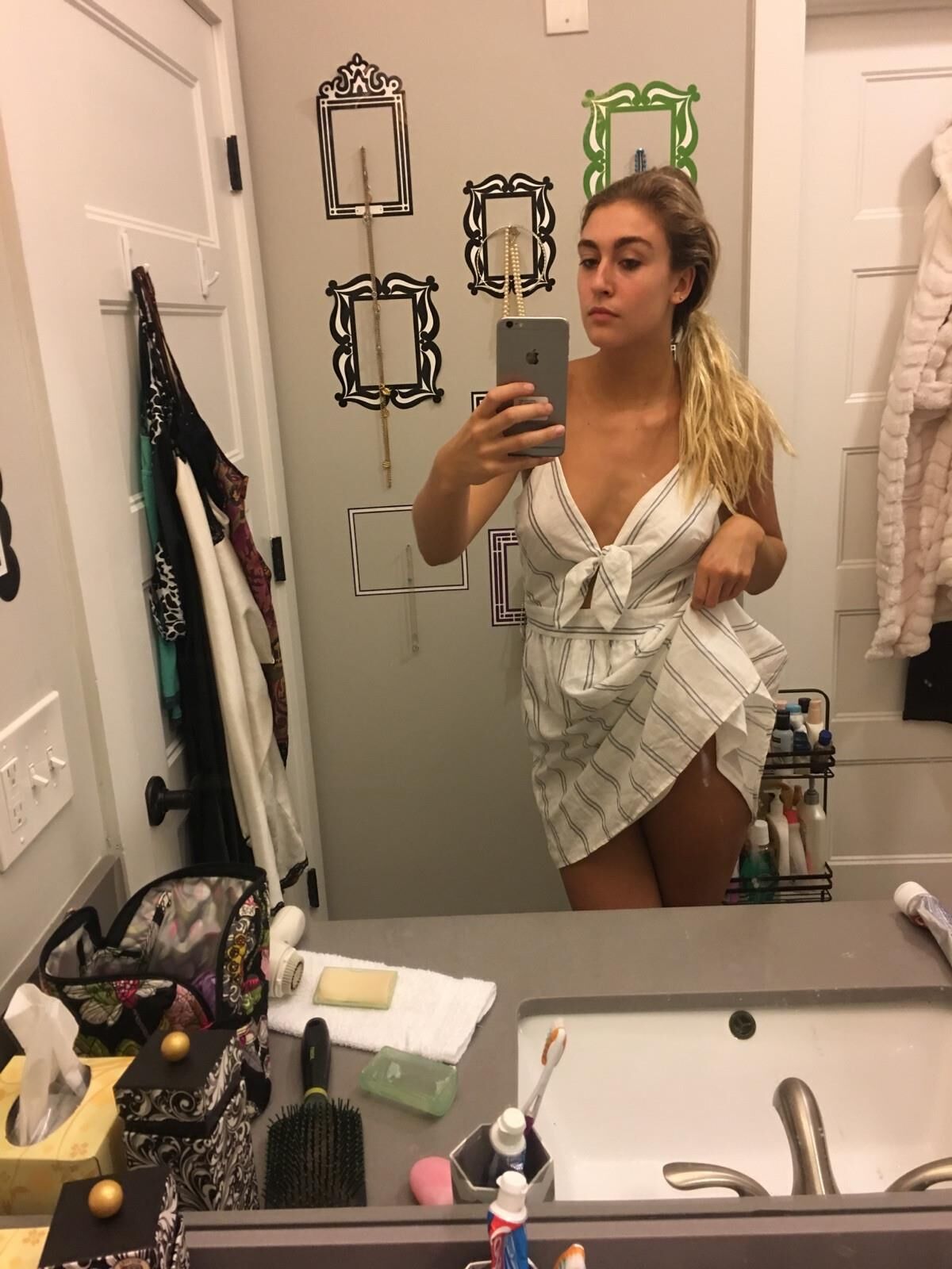 Hot girl mirror selfie nudes 