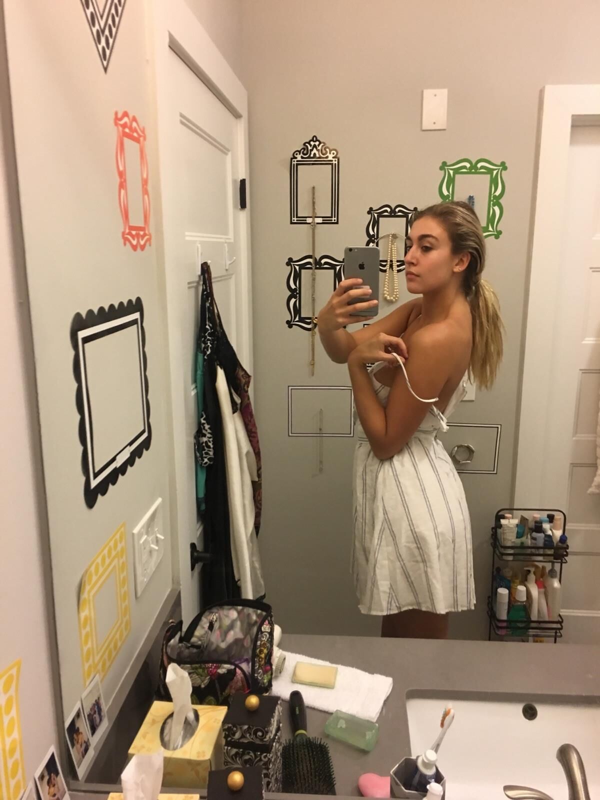 Hot girl mirror selfie nudes 