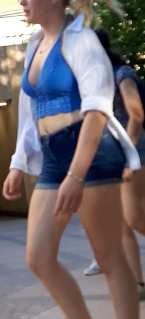 Streetgirls in shorts 