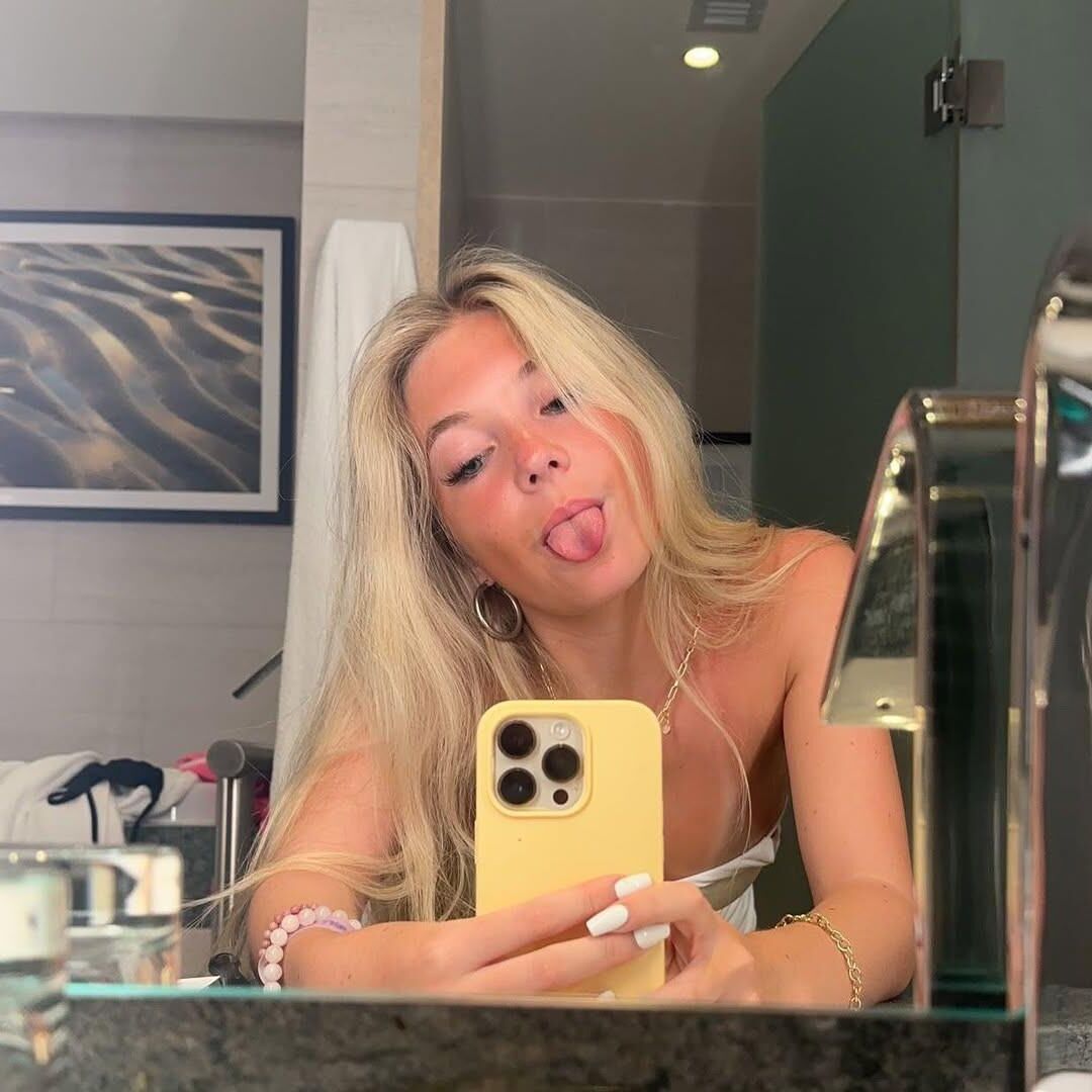 Leggy Wannabe Fuck Toy Mia