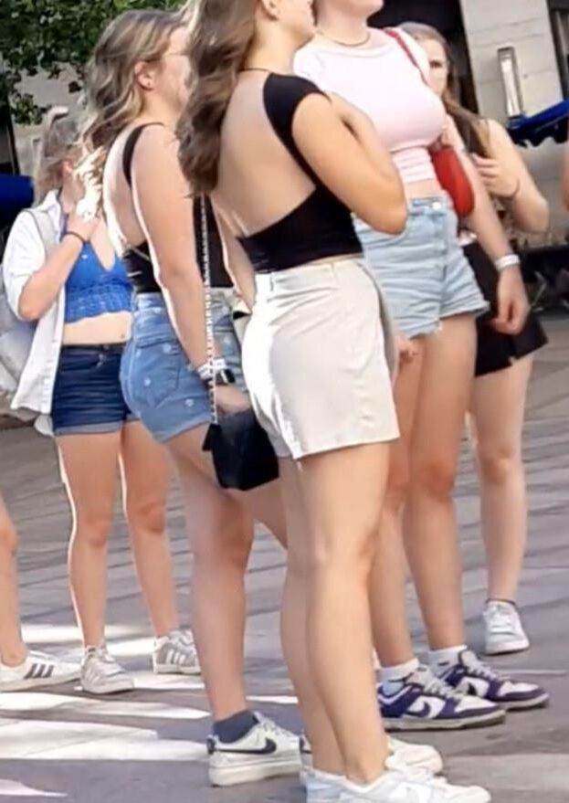 Streetgirls in shorts 