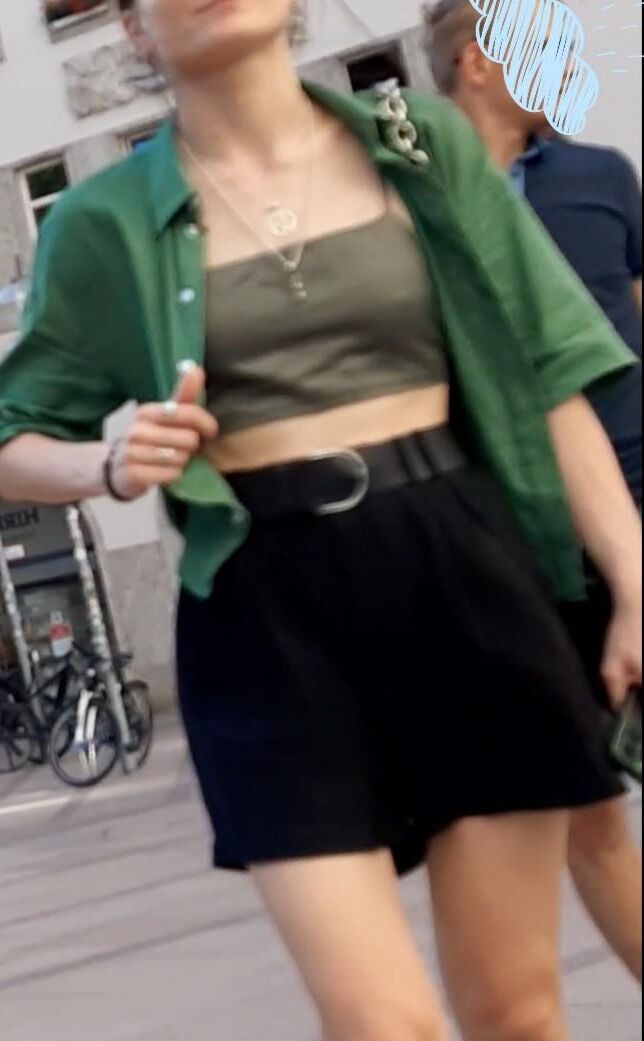 Streetgirls in shorts 