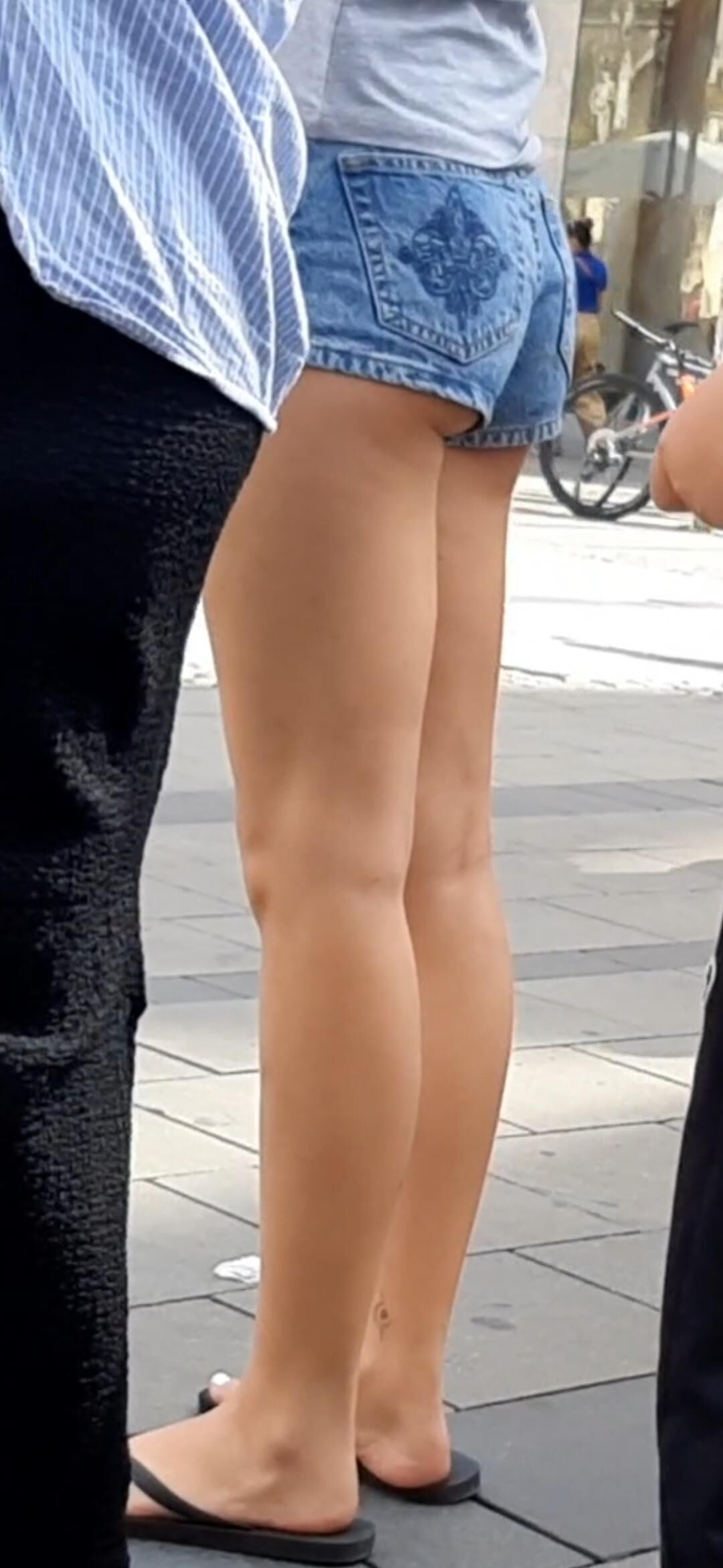 Streetgirls in shorts 