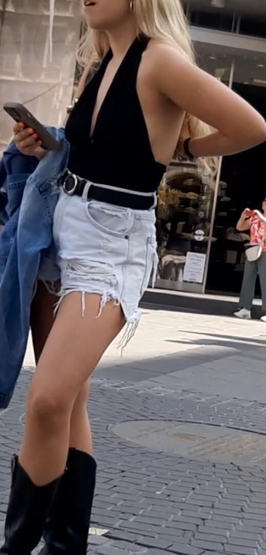 Braless Streetgirls
