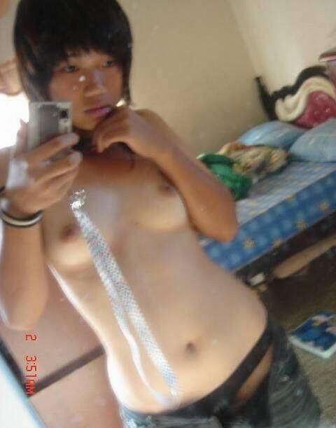 アジアの女の子（10代の若者）