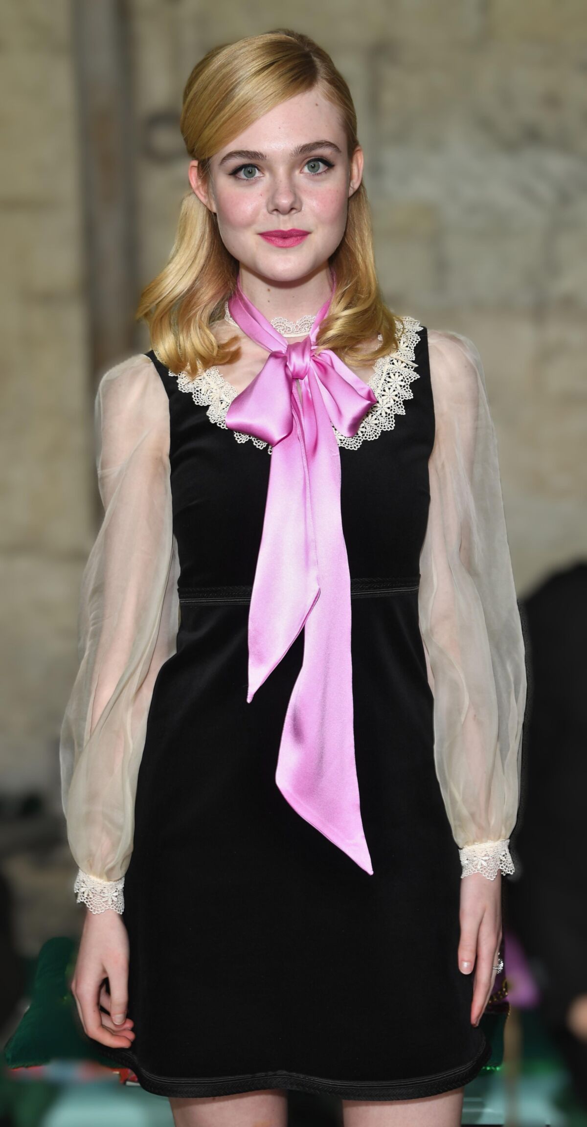 Elegante Celeb Teen Slut Elle Fanning, elegante semen y puta orina