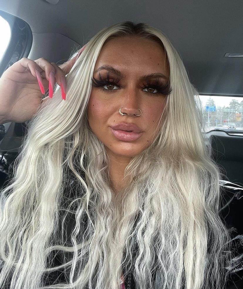 BIMBOS CHAV BITCHES para acariciar e drenar nossas bolas cheias tão rápido