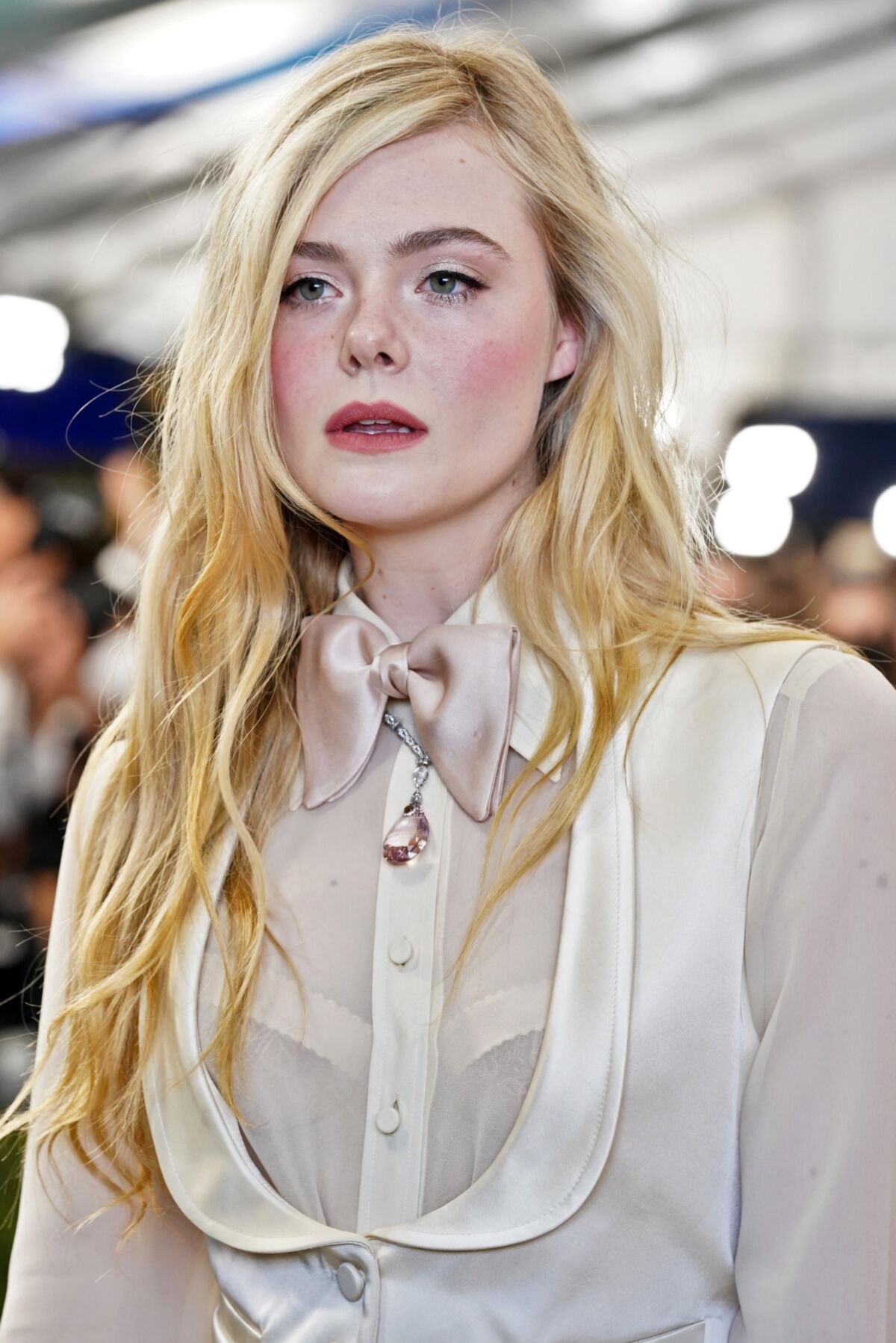 Elegante Celeb Teen Slut Elle Fanning, elegante semen y puta orina