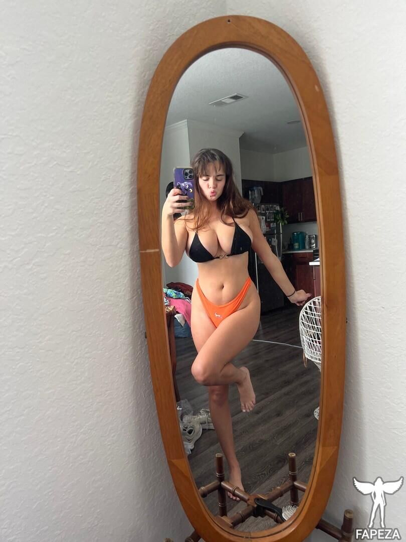 Grace tiene grandes tetas !!!