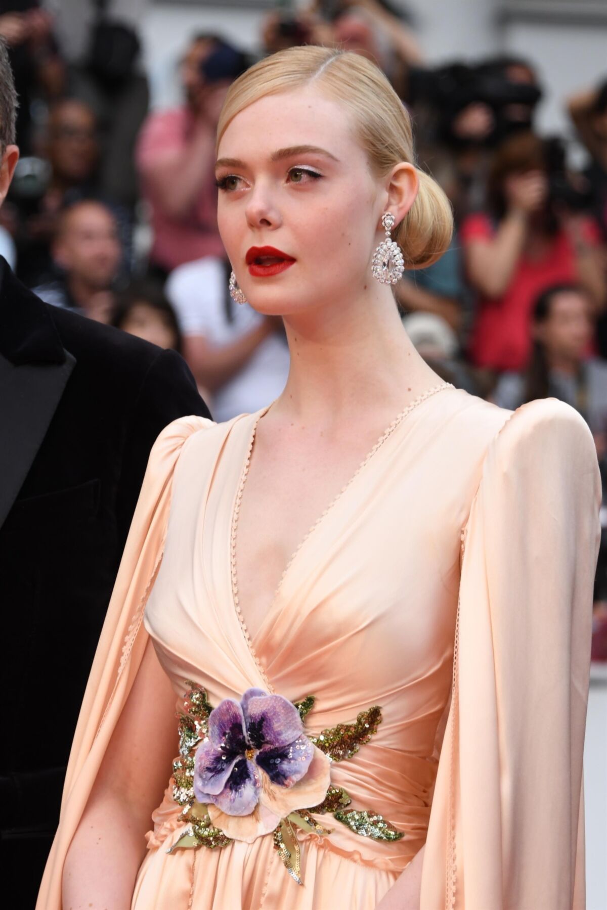 Elegante Celeb Teen Slut Elle Fanning, elegante semen y puta orina