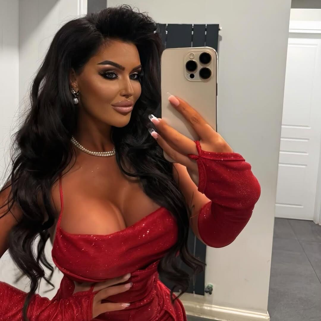 BIMBOS CHAV BITCHES para acariciar e drenar nossas bolas cheias tão rápido