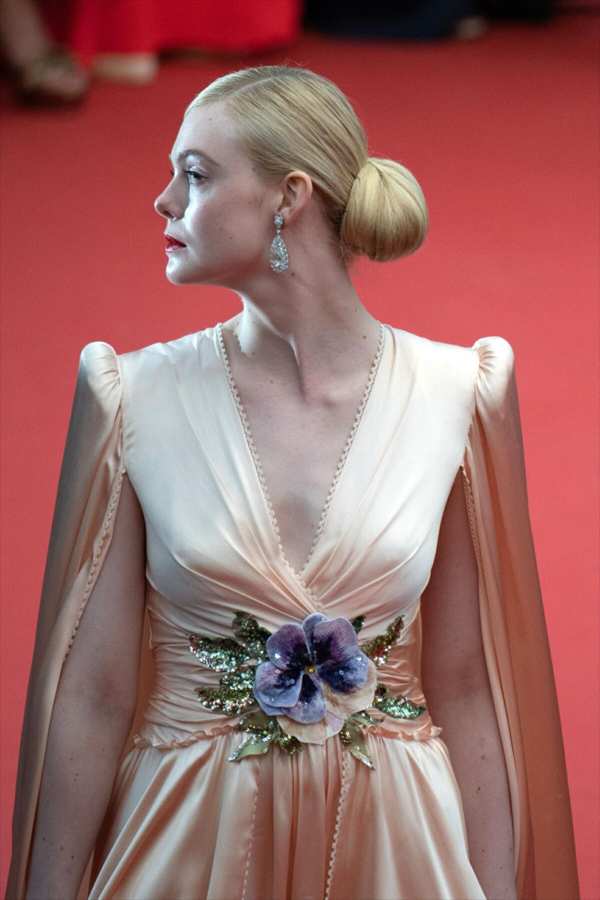 Elegante Celeb Teen Slut Elle Fanning, elegante semen y puta orina