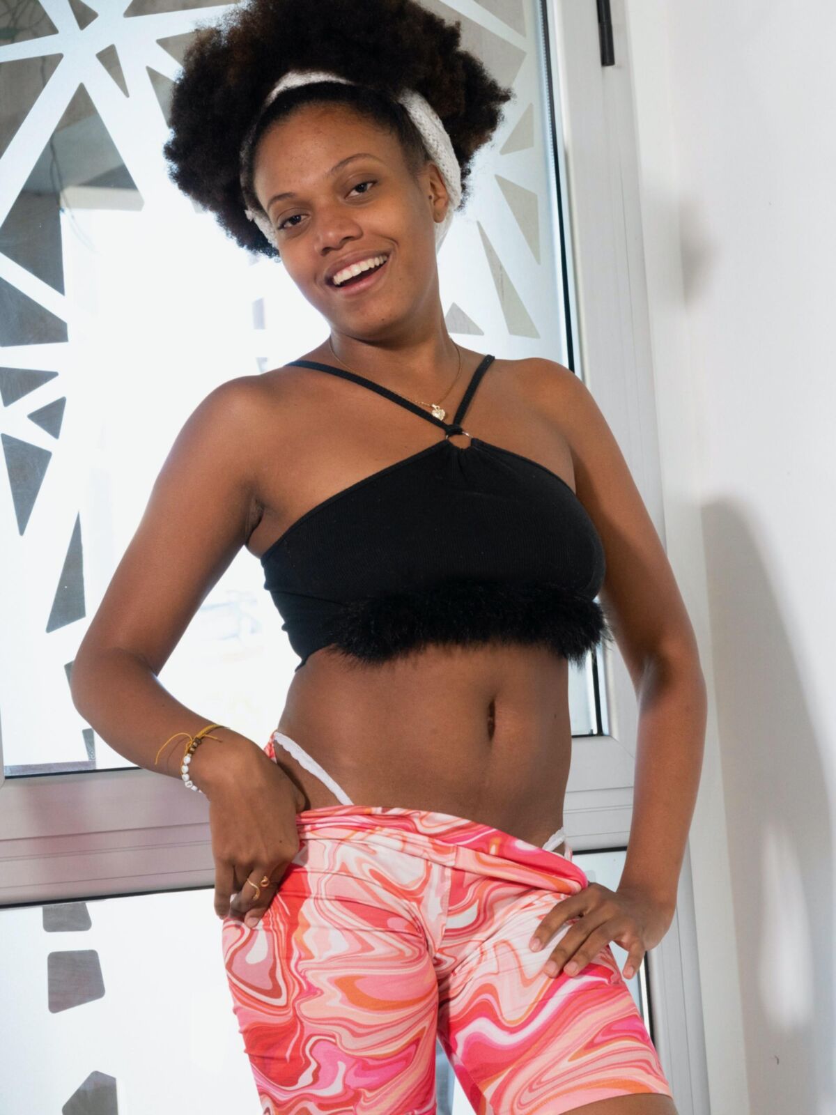 Anita su nuevo top sexy