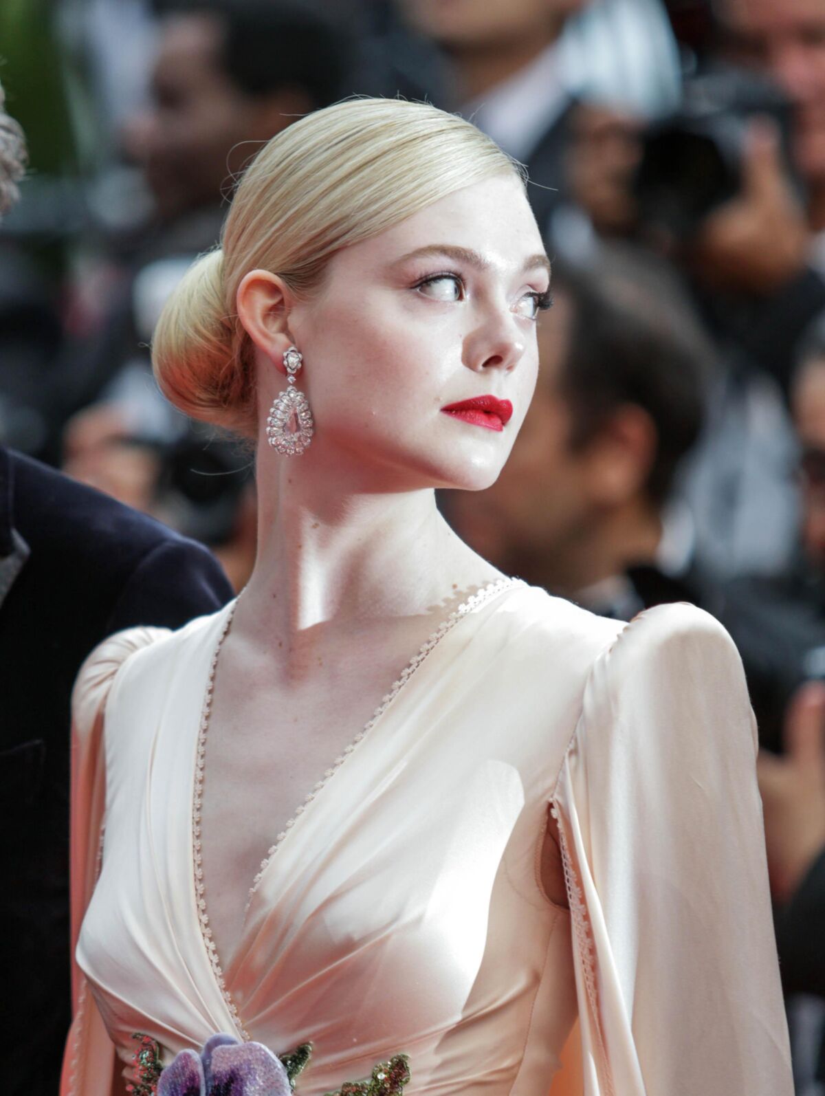 Elegante Celeb Teen Slut Elle Fanning, elegante semen y puta orina