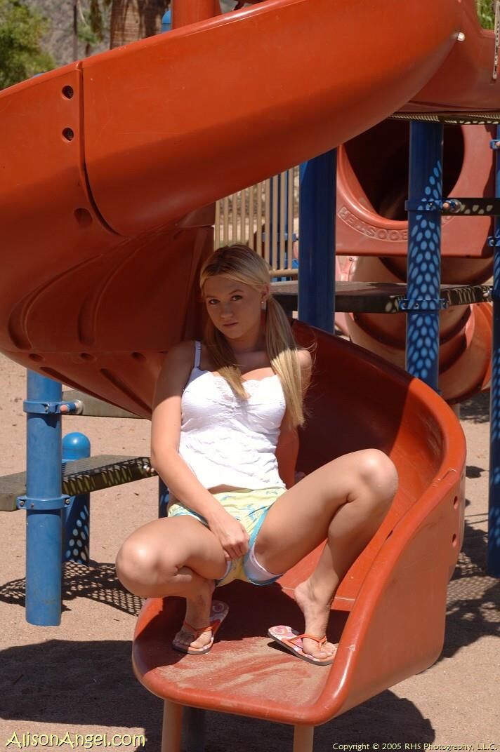 Diversión de parque infantil de Alison