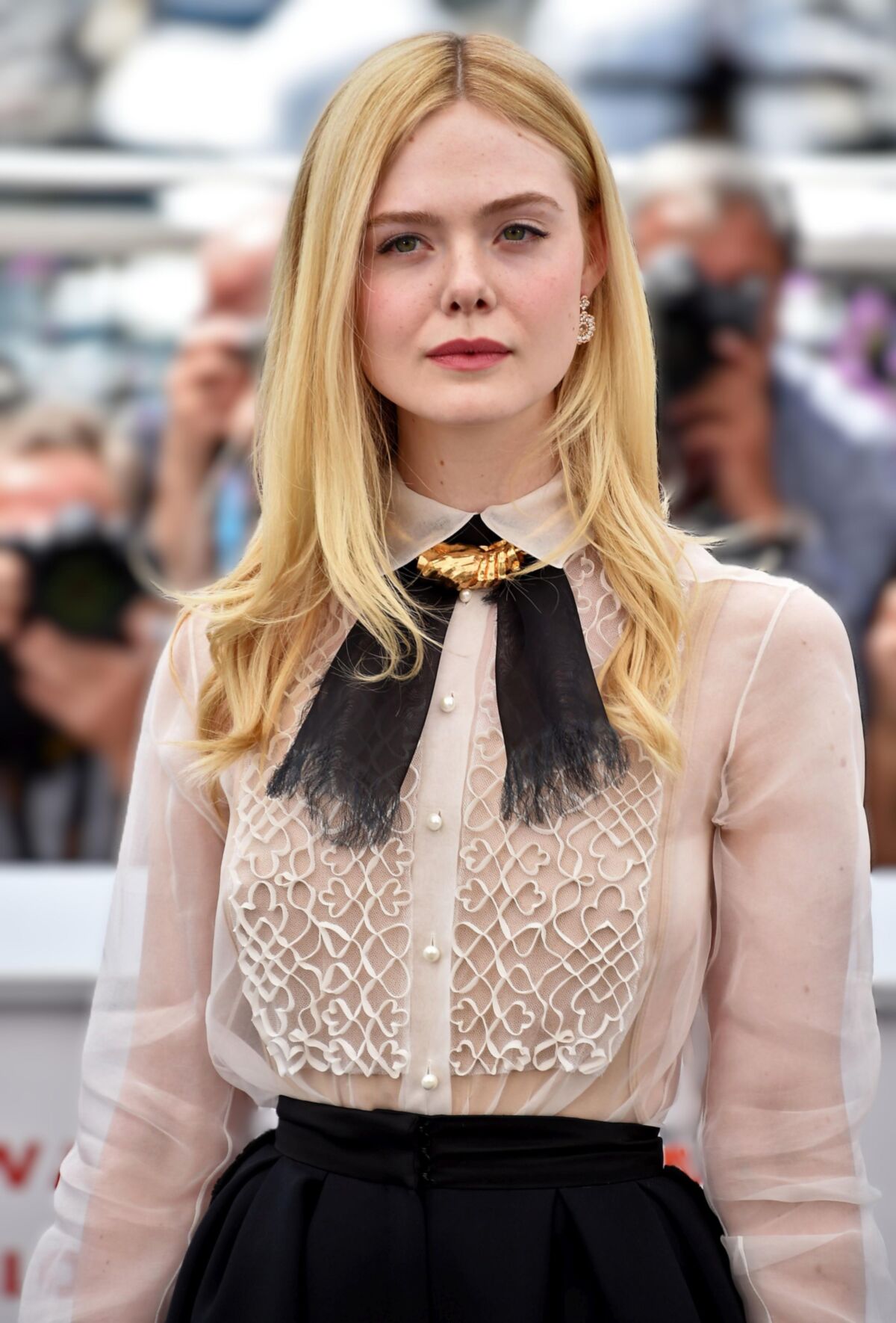 Elegante Celeb Teen Slut Elle Fanning, elegante semen y puta orina