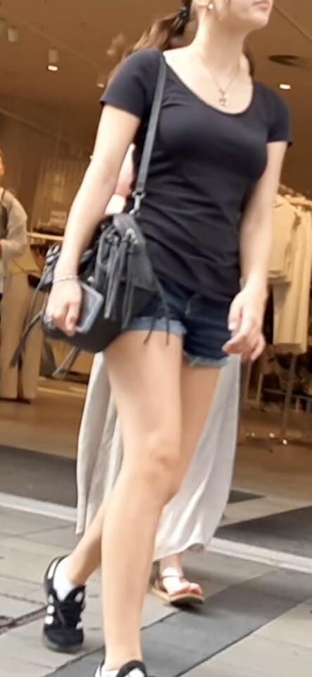 Streetgirls en pantalones cortos