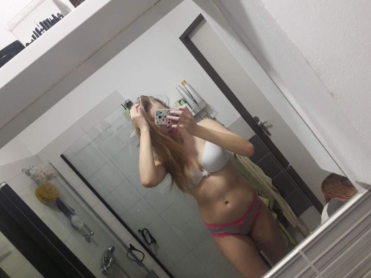 Hermana desnuda Fotos robadas de su teléfono