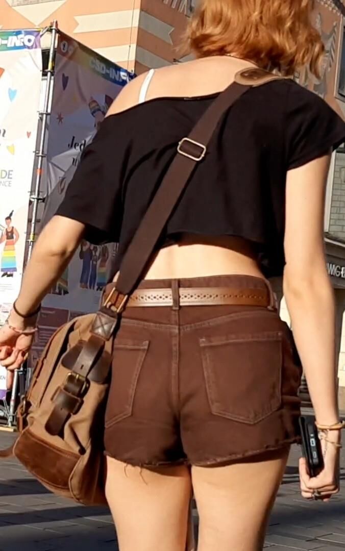 Streetgirls em shorts