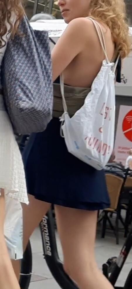 Rua sem sutiã