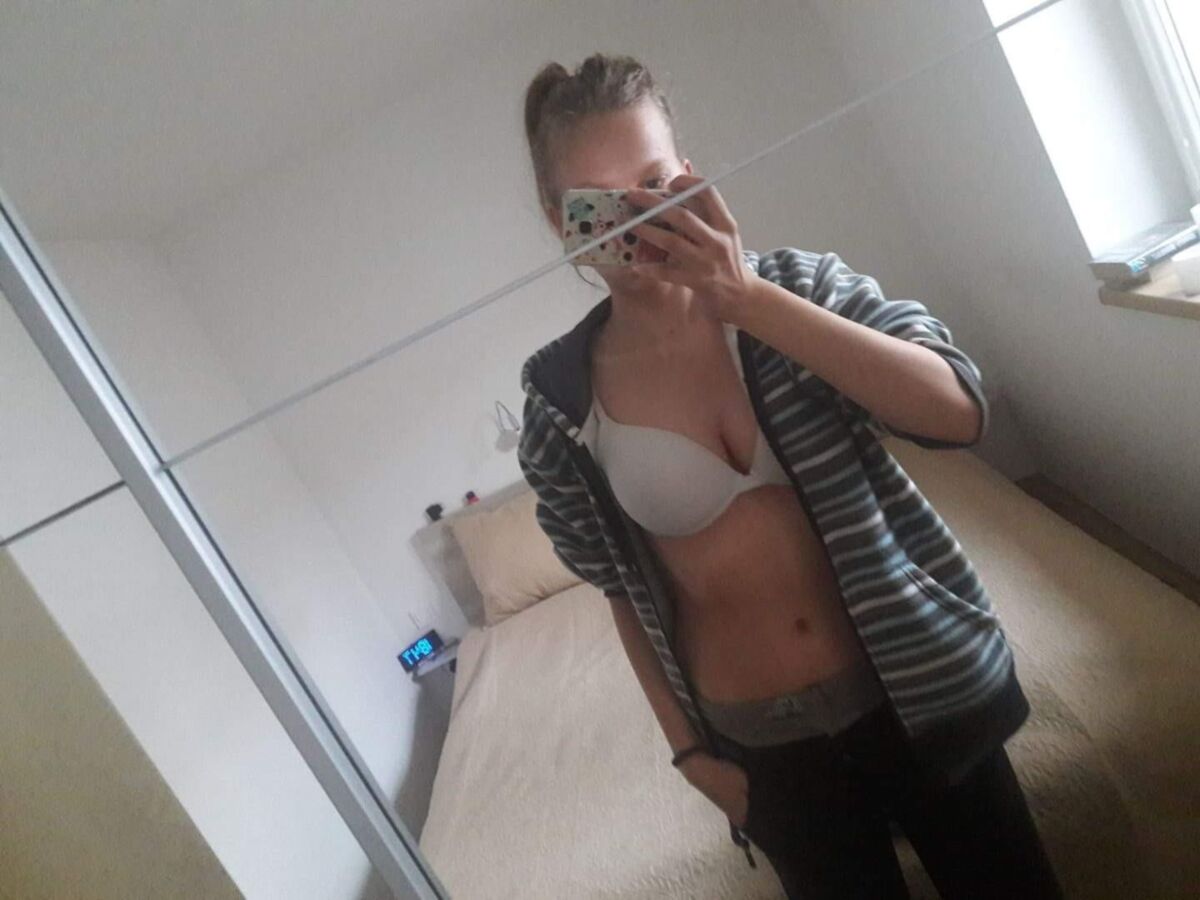 Hermana desnuda Fotos robadas de su teléfono