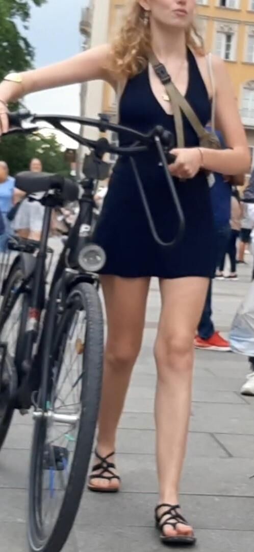 Rua sem sutiã
