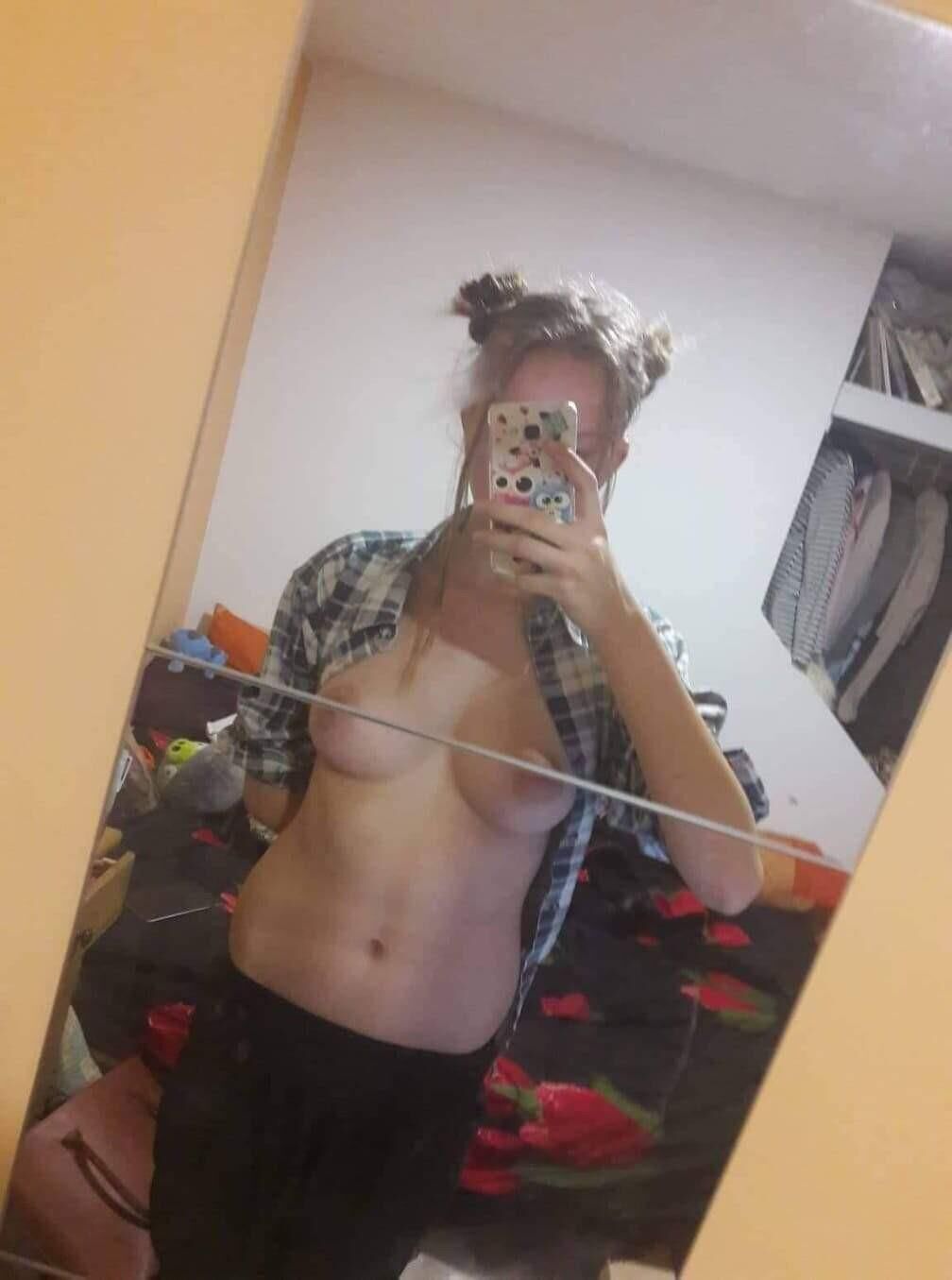 Hermana desnuda Fotos robadas de su teléfono