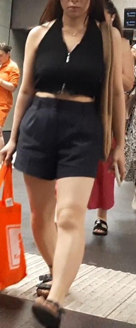 Streetgirls em shorts