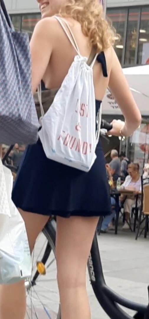 Rua sem sutiã